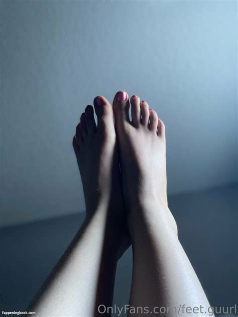 feet nudes|naked.